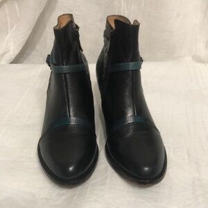 L’’ARTISTE Boots Size 10 NWOT